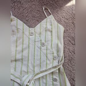 NWT BANANA REPUBLIC button front belted wrap dress. Size 2 Cream/green Size 2